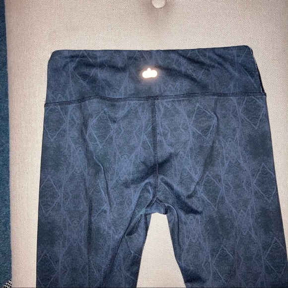 ALO Yoga Airbrush Tree Lace Leggings S FINAL PRICE - Picture 7 of 8